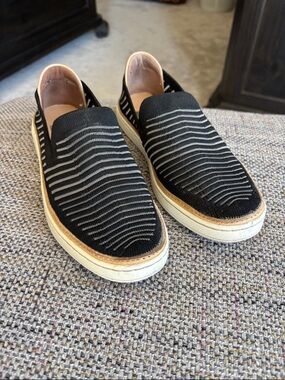 Ugg Women’s  Black Knit Slip-On Sneakers with White Sole size 6.5